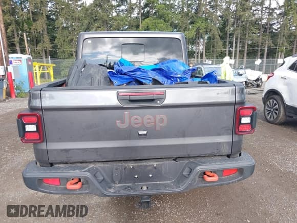 ✅ 2022 Jeep Gladiator Mojave • VIN: 1C6JJTEG6NL160843 • Lot: 42300467. Listed on IAAI with 37,599 mi. Free auction sales archive from the USA and detailed vehicle history report at DreamBid. Image 15.