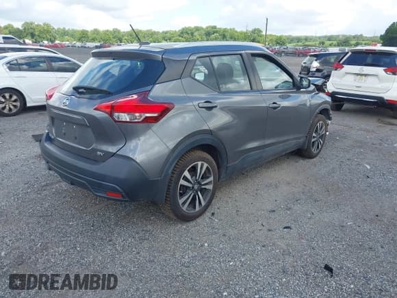 ✅ 2019 Nissan Kicks SV • VIN: 3N1CP5CU2KL509990 • Lot: 42657448. Wystawiony na IAAI z przebiegiem 52 459 mil. Bezpłatny archiwum sprzedaży aukcyjnych z USA i szczegółowy raport historii pojazdu na DreamBid. Zdjęcie 4.