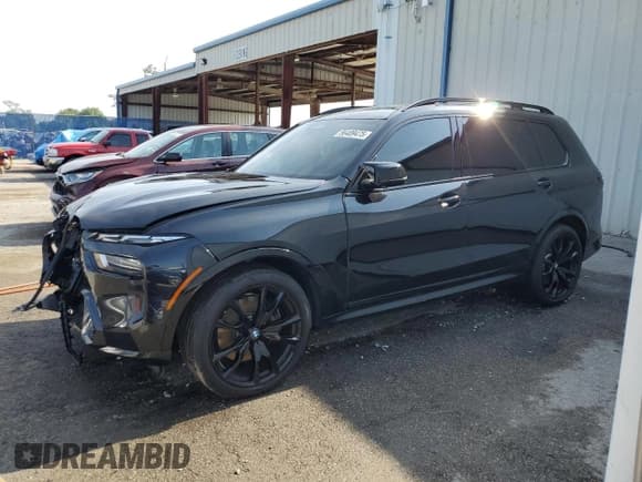 ✅ 2025 BMW X7 M60i • VIN: 5UX33EM02S9X77322 • Lot: 56409475. Wystawiony na Copart z przebiegiem Nie podano. Bezpłatny archiwum sprzedaży aukcyjnych z USA i szczegółowy raport historii pojazdu na DreamBid. Zdjęcie 1.