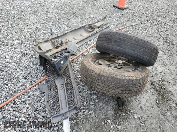 ✅ 2005 Chevrolet Silverado 1500 Z71 • VIN: 2GCEK13T951299639 • Лот: 44237764. Опубликован ранее на Copart с пробегом 279 685 миль. Бесплатный доступ к архиву аукционных продаж из США и подробный отчёт об истории автомобиля на DreamBid. Изображение 12.