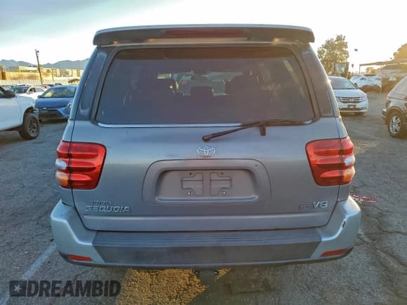 ✅ 2001 Toyota Sequoia Limited • VIN: 5TDZT38A71S014392 • Lot: 96194695. Listed on Copart with 168,396 mi. Free auction sales archive from the USA and detailed vehicle history report at DreamBid. Image 6.