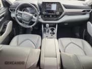 ✅ 2022 Toyota Highlander XLE • VIN: 5TDHZRAH0NS554127 • Lot: 84363115. Listed on Copart with 45,777 mi. Free auction sales archive from the USA and detailed vehicle history report at DreamBid. Image 8.