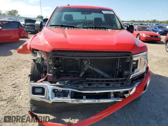 ✅ 2018 Ford F-150 XL • VIN: 1FTMF1CP9JFA95106 • Lot: 82300495. Wystawiony na Copart z przebiegiem 64 252 mil. Bezpłatny archiwum sprzedaży aukcyjnych z USA i szczegółowy raport historii pojazdu na DreamBid. Zdjęcie 5.