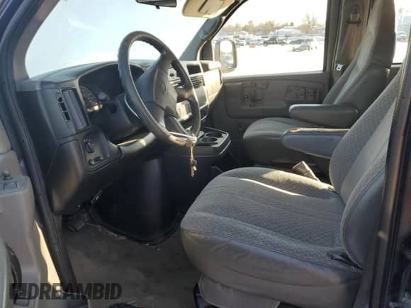 2005 Chevrolet Express Passenger с VIN 1GAGG25V151202897, выставлен на аукционе Copart как лот 43772225 с пробегом 147 778 миль миль и Списание • Salvage title. История ставок и продаж доступна на DreamBid. Изображение 7.