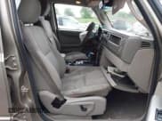 ✅ 2006 Jeep Commander • VIN: 1J8HG48N06C275065 • Lot: 42330005. Listed on IAAI with 196,924 mi. Free auction sales archive from the USA and detailed vehicle history report at DreamBid. Image 5.