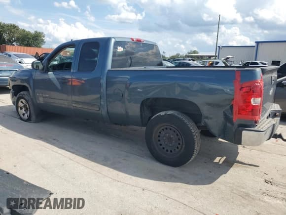 ✅ 2011 Chevrolet Silverado 1500 LS • VIN: 1GCRCREA2BZ136603 • Lot: 72020014. Listed on Copart with 215,068 mi. Free auction sales archive from the USA and detailed vehicle history report at DreamBid. Image 2.