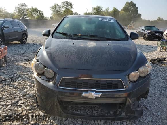 2015 Chevrolet Sonic LT z VIN 1G1JC5SH8F4214210, wystawiony jako Copart lot #68633674 z przebiegiem 124 305 mil mil oraz Szkoda całkowita • Salvage title. Historia ofert i sprzedaży dostępna na DreamBid. Obrazek 5.