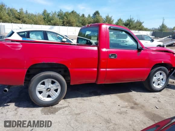2004 Chevrolet Silverado 1500 z VIN 1GCEC14X34Z338245, wystawiony jako IAAI lot #42038672 z przebiegiem Nie podano mil oraz . Historia ofert i sprzedaży dostępna na DreamBid. Obrazek 13.