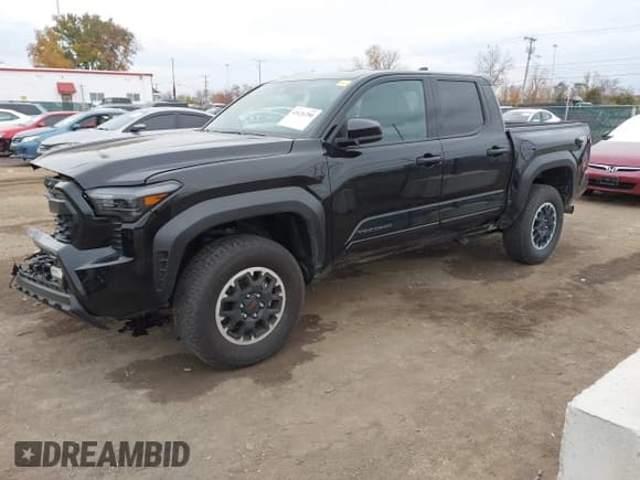 ✅ 2025 Toyota Tacoma SR • VIN: 3TMLB5JN7SM089435 • Лот: 43626288. Опубликован ранее на IAAI с пробегом 4 663 миль. Бесплатный доступ к архиву аукционных продаж из США и подробный отчёт об истории автомобиля на DreamBid. Изображение 2.