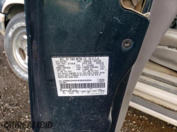 ✅ 1995 Ford Explorer Eddie Bauer • VIN: 1FMDU34X4SZB55224 • Lot: 53003025. Listed on Copart with 153,602 mi. Free auction sales archive from the USA and detailed vehicle history report at DreamBid. Image 13.