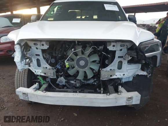 ✅ 2025 Toyota Tundra SR • VIN: 5TFKB5AA1SX048933 • Lot: 43684190. Listed on IAAI with 9,895 mi. Free auction sales archive from the USA and detailed vehicle history report at DreamBid. Image 6.