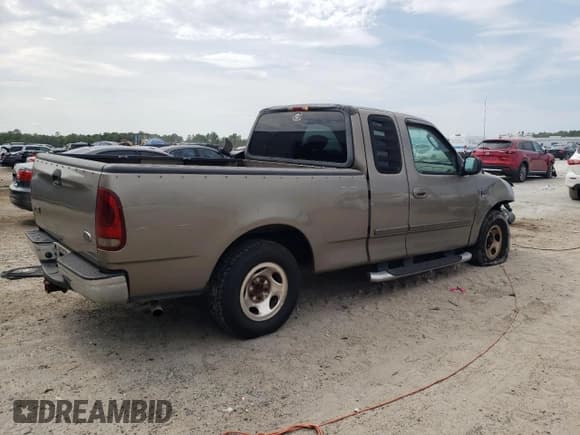 ✅ 2003 Ford F-150 XL • VIN: 1FTRX17L03NA18594 • Lot: 55937505. Wystawiony na Copart z przebiegiem 245 109 mil. Bezpłatny archiwum sprzedaży aukcyjnych z USA i szczegółowy raport historii pojazdu na DreamBid. Zdjęcie 3.