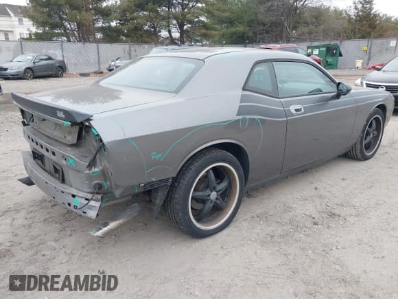 ✅ 2010 Dodge Challenger SE • VIN: 2B3CJ4DV4AH318483 • Lot: 41356521. Wystawiony na IAAI z przebiegiem 111 356 mil. Bezpłatny archiwum sprzedaży aukcyjnych z USA i szczegółowy raport historii pojazdu na DreamBid. Zdjęcie 4.