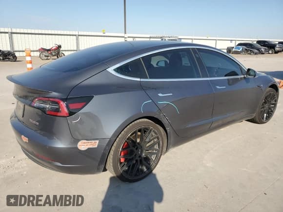✅ 2020 Tesla Model 3 Performance • VIN: 5YJ3E1EC3LF641009 • Lot: 51033205. Wystawiony na Copart z przebiegiem 118 245 mil. Bezpłatny archiwum sprzedaży aukcyjnych z USA i szczegółowy raport historii pojazdu na DreamBid. Zdjęcie 3.