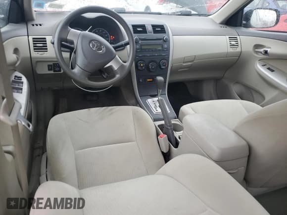 ✅ 2010 Toyota Corolla XLE • VIN: 1NXBU4EE9AZ332761 • Лот: 92419195. Опубликован ранее на Copart с пробегом 131 514 миль. Бесплатный доступ к архиву аукционных продаж из США и подробный отчёт об истории автомобиля на DreamBid. Изображение 8.