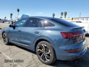 ✅ 2022 Audi e-tron Sportback Premium Plus • VIN: WA12AAGE2NB011584 • Лот: 85911655. Опубликован ранее на Copart с пробегом 24 446 миль. Бесплатный доступ к архиву аукционных продаж из США и подробный отчёт об истории автомобиля на DreamBid. Изображение 2.