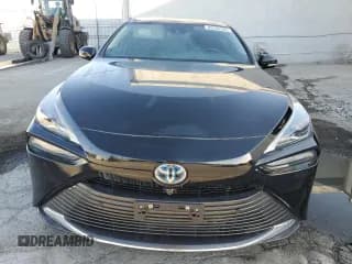 ✅ 2022 Toyota Mirai XLE • VIN: JTDAAAAA7NA007110 • Lot: 85936365. Wystawiony na Copart z przebiegiem 37 297 mil. Bezpłatny archiwum sprzedaży aukcyjnych z USA i szczegółowy raport historii pojazdu na DreamBid. Zdjęcie 5.
