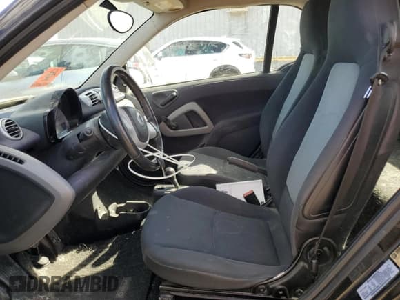 ✅ 2013 Smart fortwo Pure • VIN: WMEEJ3BA0DK661968 • Лот: 82252405. Опубликован ранее на Copart с пробегом 80 533 миль. Бесплатный доступ к архиву аукционных продаж из США и подробный отчёт об истории автомобиля на DreamBid. Изображение 7.