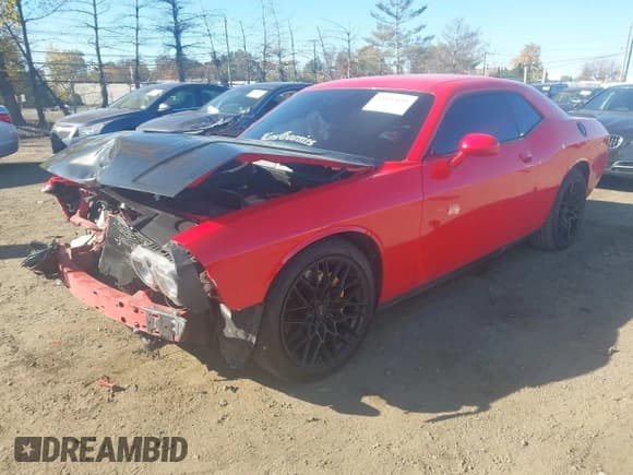 ✅ 2016 Dodge Challenger R/T Scat Pack • VIN: 2C3CDZFJ0GH329927 • Lot: 43537695. Wystawiony na IAAI z przebiegiem 108 213 mil. Bezpłatny archiwum sprzedaży aukcyjnych z USA i szczegółowy raport historii pojazdu na DreamBid. Zdjęcie 17.