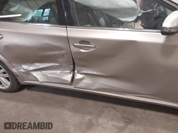 ✅ 2014 Toyota Avalon Limited • VIN: 4T1BK1EB7EU123454 • Lot: 42494629. Wystawiony na IAAI z przebiegiem 106 129 mil. Bezpłatny archiwum sprzedaży aukcyjnych z USA i szczegółowy raport historii pojazdu na DreamBid. Zdjęcie 6.