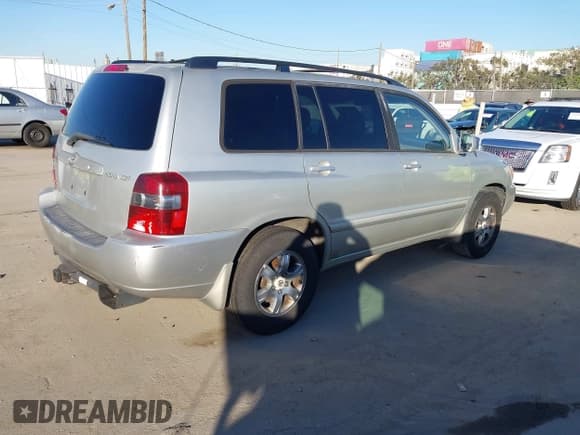 ✅ 2004 Toyota Highlander • VIN: JTEGP21A740025122 • Lot: 43899566. Wystawiony na IAAI z przebiegiem 291 788 mil. Bezpłatny archiwum sprzedaży aukcyjnych z USA i szczegółowy raport historii pojazdu na DreamBid. Zdjęcie 4.