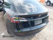 ✅ 2021 Tesla Model 3 Long Range • VIN: 5YJ3E1EBXMF974946 • Lot: 42032602. Wystawiony na IAAI z przebiegiem Nie podano. Bezpłatny archiwum sprzedaży aukcyjnych z USA i szczegółowy raport historii pojazdu na DreamBid. Zdjęcie 6.