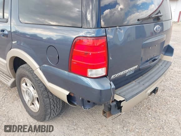 ✅ 2006 Ford Expedition Eddie Bauer • VIN: 1FMPU175X6LA88911 • Lot: 43396224. Wystawiony na IAAI z przebiegiem 256 105 mil. Bezpłatny archiwum sprzedaży aukcyjnych z USA i szczegółowy raport historii pojazdu na DreamBid. Zdjęcie 6.