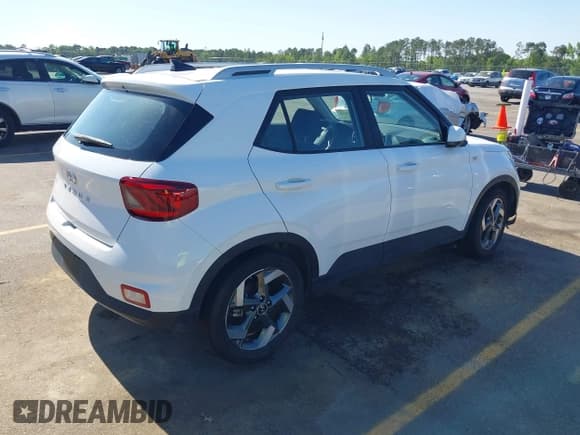 ✅ 2022 Hyundai Venue SEL • VIN: KMHRC8A33NU171505 • Lot: 42041443. Listed on IAAI with 37,908 mi. Free auction sales archive from the USA and detailed vehicle history report at DreamBid. Image 4.