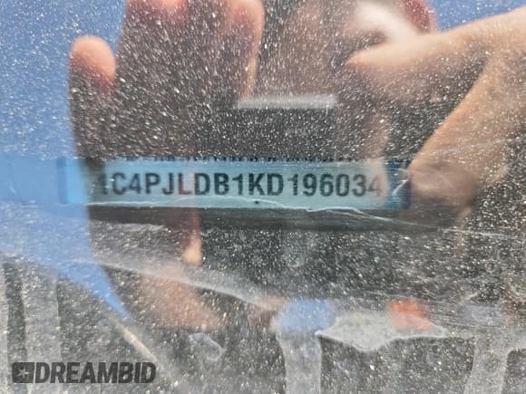 ✅ 2019 Jeep Cherokee Limited • VIN: 1C4PJLDB1KD196034 • Lot: 71641145. Wystawiony na Copart z przebiegiem 98 462 mil. Bezpłatny archiwum sprzedaży aukcyjnych z USA i szczegółowy raport historii pojazdu na DreamBid. Zdjęcie 12.