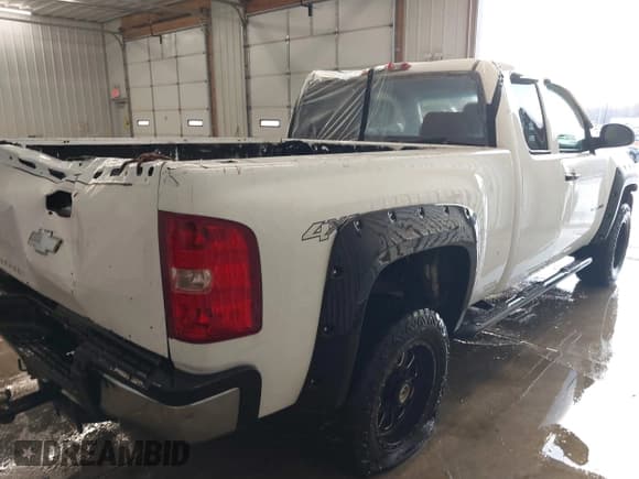 ✅ 2009 Chevrolet Silverado 2500HD • VIN: 1GCHK49699E105437 • Лот: 41264462. Опубликован ранее на IAAI с пробегом 306 561 миль. Бесплатный доступ к архиву аукционных продаж из США и подробный отчёт об истории автомобиля на DreamBid. Изображение 4.