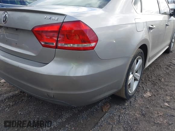 ✅ 2013 Volkswagen Passat SE • VIN: 1VWBN7A32DC098462 • Lot: 43813134. Listed on IAAI with 142,831 mi. Free auction sales archive from the USA and detailed vehicle history report at DreamBid. Image 6.