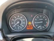 ✅ 2011 BMW 3 Series 328i • VIN: WBADW3C53BE540566 • Лот: 82562905. Опубликован ранее на Copart с пробегом 77 977 миль. Бесплатный доступ к архиву аукционных продаж из США и подробный отчёт об истории автомобиля на DreamBid. Изображение 9.