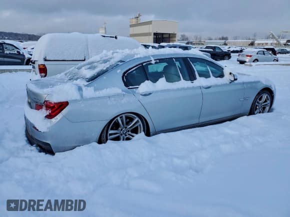 ✅ 2012 BMW 7 Series 750Li • VIN: WBAKB8C58CC852427 • Lot: 95244335. Wystawiony na Copart z przebiegiem Nie podano. Bezpłatny archiwum sprzedaży aukcyjnych z USA i szczegółowy raport historii pojazdu na DreamBid. Zdjęcie 3.