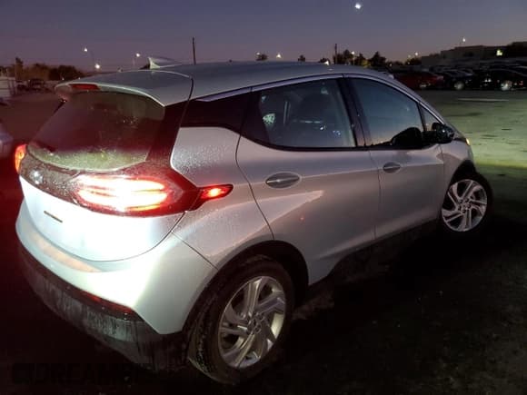 ✅ 2023 Chevrolet Bolt EV 1LT • VIN: 1G1FW6S04P4192513 • Lot: 83825224. Wystawiony na Copart z przebiegiem 26 912 mil. Bezpłatny archiwum sprzedaży aukcyjnych z USA i szczegółowy raport historii pojazdu na DreamBid. Zdjęcie 3.