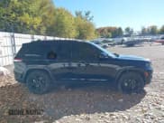 ✅ 2023 Jeep Grand Cherokee Limited • VIN: 1C4RJHBG8PC504544 • Lot: 43471533. Wystawiony na IAAI z przebiegiem 81 491 mil. Bezpłatny archiwum sprzedaży aukcyjnych z USA i szczegółowy raport historii pojazdu na DreamBid. Zdjęcie 13.