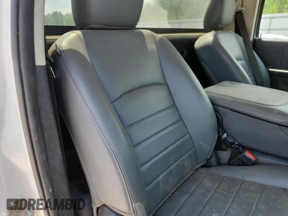 ✅ 2018 Ram 1500 Tradesman • VIN: 3C6JR6DGXJG139979 • Lot: 68384475. Wystawiony na Copart z przebiegiem 226 931 mil. Bezpłatny archiwum sprzedaży aukcyjnych z USA i szczegółowy raport historii pojazdu na DreamBid. Zdjęcie 10.