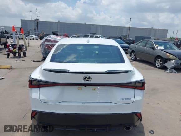 ✅ 2023 Lexus IS 350 F Sport • VIN: JTHGZ1B26P5071871 • Лот: 42103497. Опубликован ранее на IAAI с пробегом 16 456 миль. Бесплатный доступ к архиву аукционных продаж из США и подробный отчёт об истории автомобиля на DreamBid. Изображение 17.