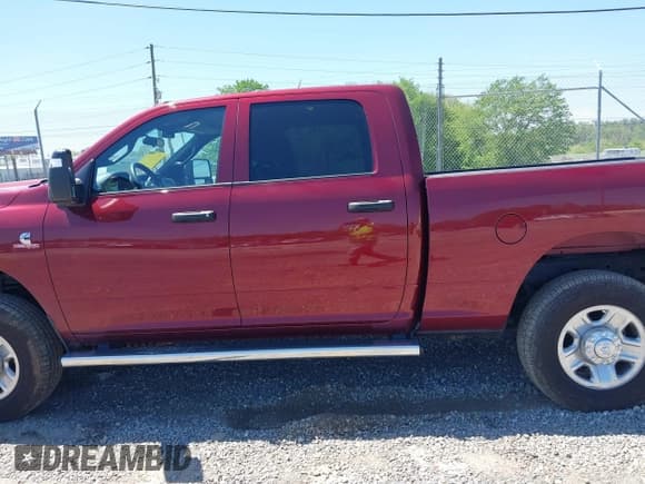✅ 2024 Ram 2500 Tradesman • VIN: 3C6UR5CL7RG363146 • Lot: 42139238. Wystawiony na IAAI z przebiegiem 8 394 mil. Bezpłatny archiwum sprzedaży aukcyjnych z USA i szczegółowy raport historii pojazdu na DreamBid. Zdjęcie 14.