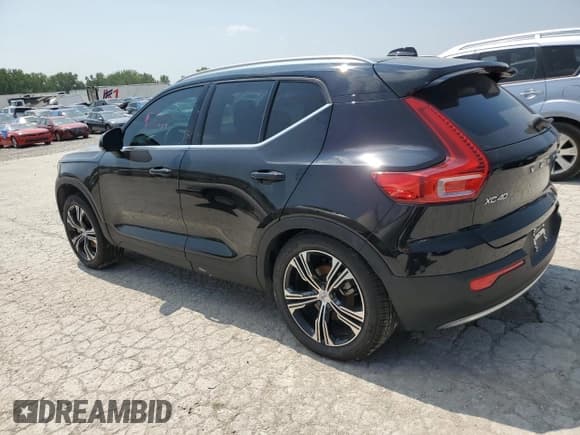 ✅ 2022 Volvo XC40 Inscription • VIN: YV4162UL1N2786936 • Lot: 68113654. Wystawiony na Copart z przebiegiem 14 787 mil. Bezpłatny archiwum sprzedaży aukcyjnych z USA i szczegółowy raport historii pojazdu na DreamBid. Zdjęcie 2.