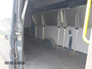 ✅ 2021 Ford Transit Cargo • VIN: 1FTBR3X84MKA82773 • Lot: 42340746. Wystawiony na IAAI z przebiegiem 102 033 mil. Bezpłatny archiwum sprzedaży aukcyjnych z USA i szczegółowy raport historii pojazdu na DreamBid. Zdjęcie 8.