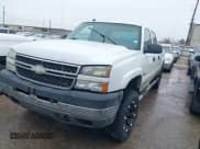 ✅ 2005 Chevrolet Silverado 2500HD LS • VIN: 1GCHK23U25F839031 • Lot: 41594750. Wystawiony na IAAI z przebiegiem 320 713 mil. Bezpłatny archiwum sprzedaży aukcyjnych z USA i szczegółowy raport historii pojazdu na DreamBid. Zdjęcie 2.