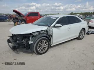 ✅ 2020 Volkswagen Passat SE • VIN: 1VWSA7A38LC001856 • Lot: 90047375. Wystawiony na Copart z przebiegiem 70 031 mil. Bezpłatny archiwum sprzedaży aukcyjnych z USA i szczegółowy raport historii pojazdu na DreamBid. Zdjęcie 1.