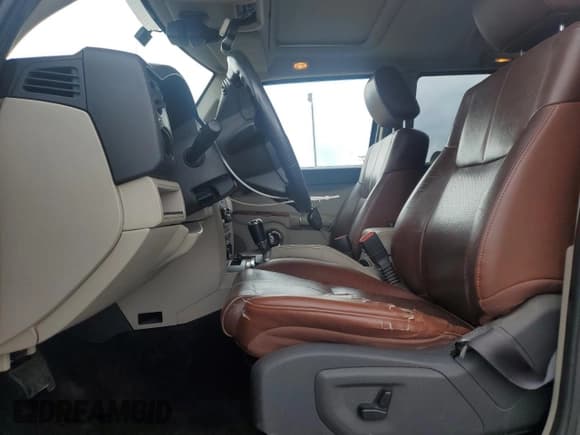 ✅ 2006 Jeep Commander Limited • VIN: 1J8HG58N56C125054 • Lot: 58564605. Wystawiony na Copart z przebiegiem 250 293 mil. Bezpłatny archiwum sprzedaży aukcyjnych z USA i szczegółowy raport historii pojazdu na DreamBid. Zdjęcie 7.