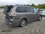 ✅ 2014 Toyota Sienna SE • VIN: 5TDXK3DC3ES414229 • Lot: 71672435. Wystawiony na Copart z przebiegiem 215 317 mil. Bezpłatny archiwum sprzedaży aukcyjnych z USA i szczegółowy raport historii pojazdu na DreamBid. Zdjęcie 3.