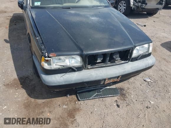 ✅ 1996 Volvo S70 • VIN: YV1LS5541T3307349 • Lot: 42629829. Wystawiony na IAAI z przebiegiem 58 117 mil. Bezpłatny archiwum sprzedaży aukcyjnych z USA i szczegółowy raport historii pojazdu na DreamBid. Zdjęcie 6.