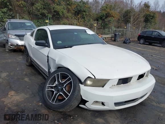 ✅ 2011 Ford Mustang Premium • VIN: 1ZVBP8AM8B5130213 • Lot: 43757998. Listed on IAAI with 146,934 mi. Free auction sales archive from the USA and detailed vehicle history report at DreamBid. Image 1.