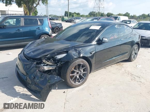 ✅ 2021 Tesla Model 3 Standard Range Plus • VIN: 5YJ3E1EAXMF088276 • Lot: 42932841. Wystawiony na IAAI z przebiegiem Nie podano. Bezpłatny archiwum sprzedaży aukcyjnych z USA i szczegółowy raport historii pojazdu na DreamBid. Zdjęcie 2.