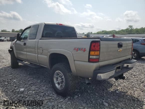 ✅ 2002 Chevrolet Silverado 2500HD LS • VIN: 1GCHK29U02Z119812 • Лот: 56510135. Опубликован ранее на Copart с пробегом 267 969 миль. Бесплатный доступ к архиву аукционных продаж из США и подробный отчёт об истории автомобиля на DreamBid. Изображение 2.