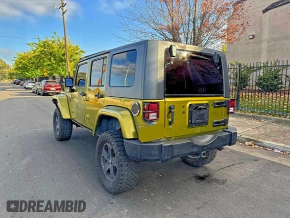 ✅ 2008 Jeep Wrangler Unlimited Sahara • VIN: 1J4GA59148L521893 • Lot: 94819545. Wystawiony na Copart z przebiegiem 149 749 mil. Bezpłatny archiwum sprzedaży aukcyjnych z USA i szczegółowy raport historii pojazdu na DreamBid. Zdjęcie 3.