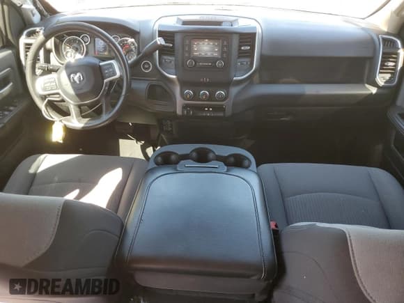 ✅ 2019 Ram 3500 • VIN: 3C63R2HL1KG681305 • Lot: 82190205. Wystawiony na Copart z przebiegiem 153 067 mil. Bezpłatny archiwum sprzedaży aukcyjnych z USA i szczegółowy raport historii pojazdu na DreamBid. Zdjęcie 8.